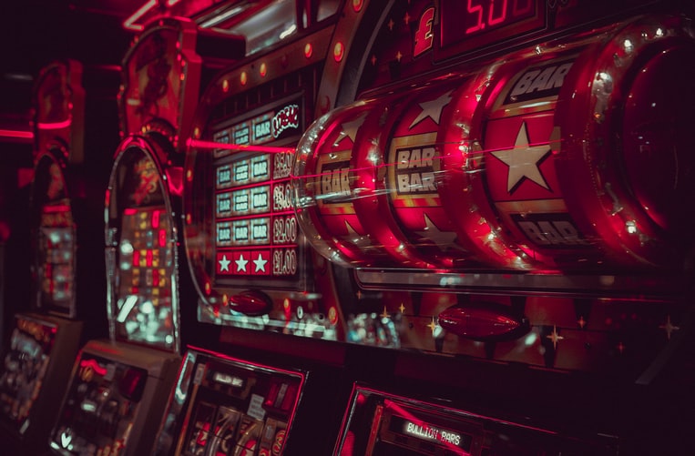 テクノロジーがギャンブルとカジノ業界をどのように変えたか